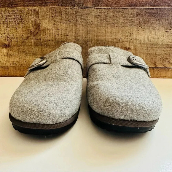 Naturalizer Becks Slip Ons - Picture 5 of 9